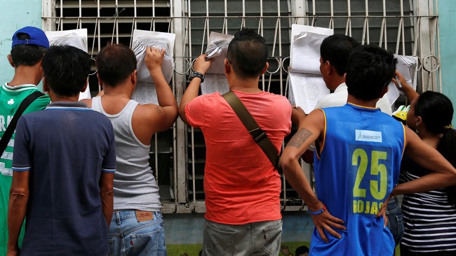 Filipina menggelar referendum penentu perluasan otonomi daerah mayoritas Muslim yang tertuang dalam undang-undang hasil kesepakatan damai pemerintah dan MILF.