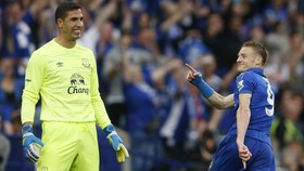 Leicester Tutup Laga Kandang Terakhir dengan Manis