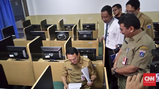 Gubernur DKI Jakarta Basuki Tjahaja Purnama menetapkan target, tahun 2017 seluruh sekolah di Jakarta harus dapat menggelar ujian nasional berbasis komputer.