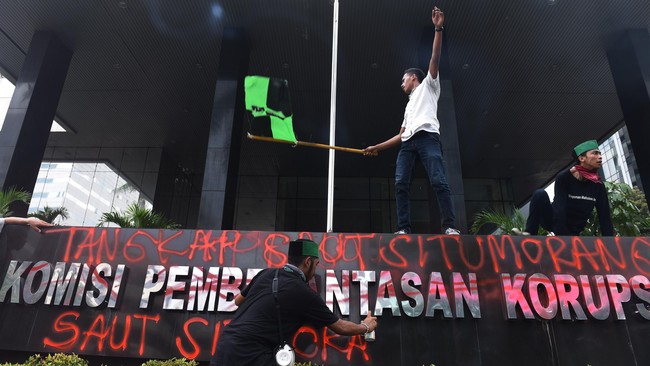 Menurut Koordinator Presidium Nasional KAHMI Mahfud MD, mediasi bisa saja digelar selama proses sidang berlangsung. 