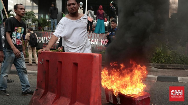 Rapat tertutup digelar Polri bersama KPK terkait dua demo rusuh beberapa waktu lalu di Gedung KPK yang dilakukan oleh HMI dan Aliansi Masyarakat Jakarta.
