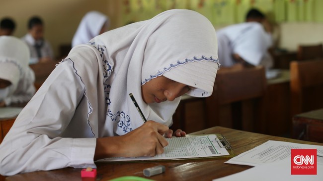 Ada beberapa larangan yang tak boleh dilanggar selama Ujian Nasional, baik oleh siswa, pengawas, dan juga pihak luar.