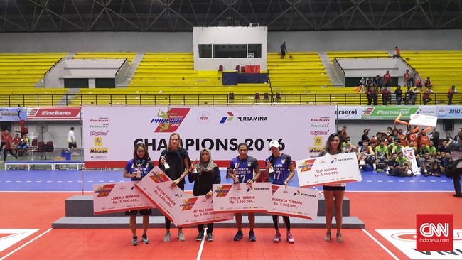 Menggondol status spiker terbaik Pertamina Proliga 2016 tak membuat Aprilia Manganang puas. Ia tetap membidik satu gelar utama di partai pamungkas.