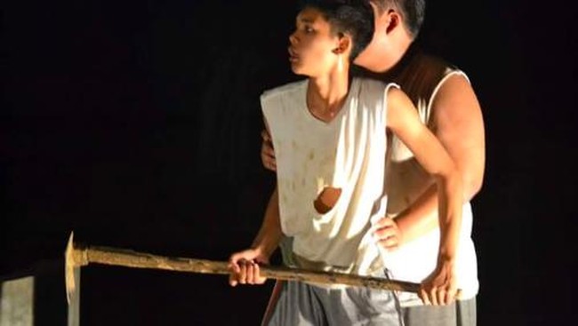 Banyak pilihan untuk bisa membentuk karakter siswa di sekolah, salah satunya dengan membuat komunitas teater.
