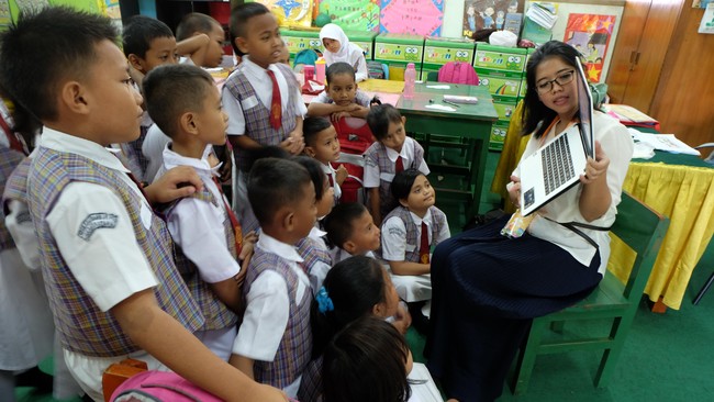 Kelas inspirasi adalah program yang memiliki tujuan untuk memperbaiki tingkat kesadaran akan pendidikan. Lihat yuk program yang diinisiasi mahasiswa Unpad ini.