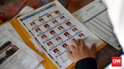 Pelaksanaan Ujian Nasional SMA di Jawa Timur diundur karena meningkatnya kasus positif corona. UN yang seharusnya digelar 30 Maret diundur jadi 6 April.