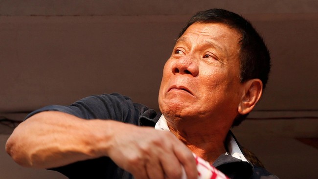 Presiden Filipina Rodrigo Duterte mengakui polisinya "korup sampai ke akar." Namun, dia berkeras melanjutkan perang narkotik yang telah memakan ribuan jiwa.