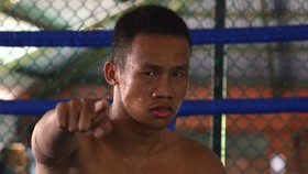 Hasil Tinju: Daud Yordan Menang TKO atas Petinju Thailand