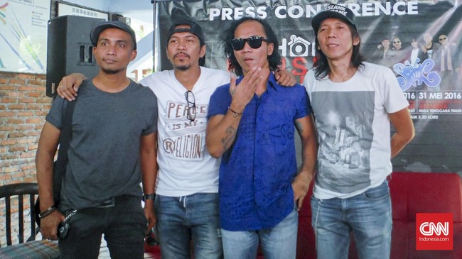 Personel Slank akan mendeklarasikan dukungan untuk pasangan capres-cawapres, Ganjar-Mahfud, pada Pilpres 2024 di Gang Potlot, Sabtu (20/1).