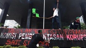 KPK Didemo, Massa HMI Tuntut Saut Situmorang Minta Maaf