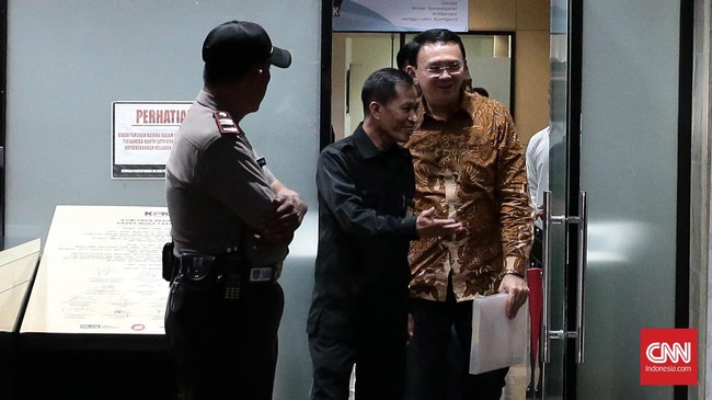 Ahok menyatakan penghentian proyek reklamasi Pulau G harus berdasarkan Keppres, walaupun sudah ada keputusan resmi dari Komite Gabungan kemarin.