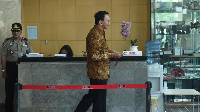 Ahok menyebut, berdasarkan keterangan penyidik KPK, berkas ketiga tersangka akan segera naik statusnya menjadi P21 atau dinyatakan berkas perkara lengkap.