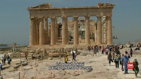 Imigran yang Tertahan di Yunani Pergi Tur ke Acropolis