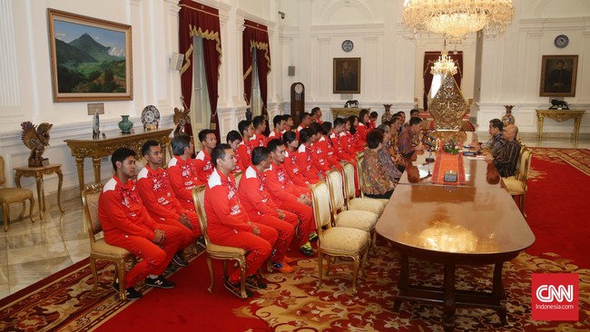 Ketua PBSI Gita Wirjawan mengungkapkan dalam pertemuan delegasi atlet Piala Thomas dan Uber ke Istana Merdeka, Presiden RI Joko Widodo ingin main bulutangkis.