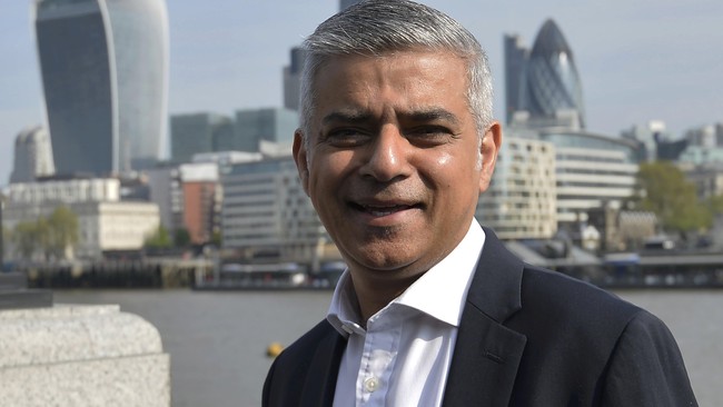 Wali Kota London, Sadiq Khan, secara terbuka menyuarakan dukungan bagi calon presiden Amerika Serikat dari Partai Demokrat, Hillary Clinton.