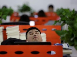 Kaum Muda China Muak dengan Sistem Kerja Rodi 996