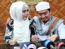 Takut Dipoligami, April Jasmine Sempat Ogah Sama Ustaz Solmed