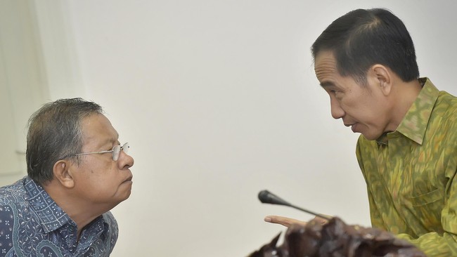 Presiden Jokowi menjadikan contoh sejumlah BUMN yang baru terpacu untuk berbenah setelah kompetitor swasta meramaikan lapangan usaha di Indonesia.