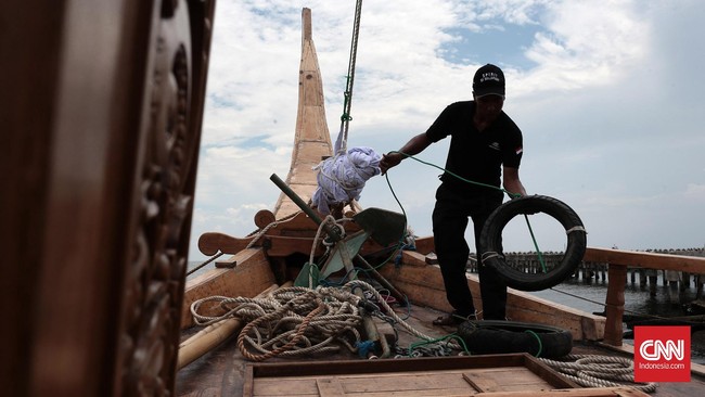 Kementerian Koordinator Bidang Kemaritiman dan Investasi mencatat sekitar 1,2 juta anak buah kapal (ABK) menjadi pekerja migran Indonesia.