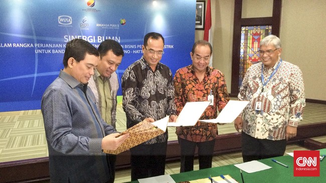 Untuk membangun pembangkit tersebut, AP II menggandeng dua perusahaan pelat merah lain yaitu PGN sebagai pemasok gas dan Wika selaku kontraktor PLTG.