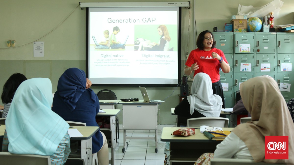 Belajar Literasi Digital dengan Guru-Guru SD Yasforbi 1