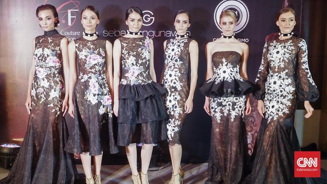 Untuk pertama kalinya desainer Indonesia akan berpartisipasi di acara mode bergengsi, Paris Haute Couture, pada 3 Juli 2016.