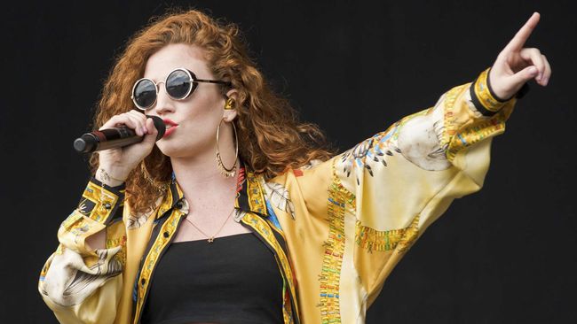 Jess Glynne menolak lagu meme Hold My Hand Jet 2 Holiday dipakai Gedung Putih untuk mempromosikan upaya deportasi.
