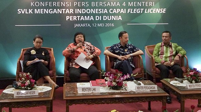Saat ini 30 persen dari total 1,634 unit Industri Kecil Menengah (IKM) yang mengekspor kayu dan furnitur belum mengantongi SVLK.