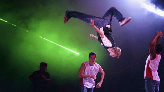 Masih ingat dengan Aaron Carter? Adik dari personel Backstreet Boys, Nick Carter, itu kini telah berusia 28 tahun. Ia mengaku sedang mengalami kebangkrutan.