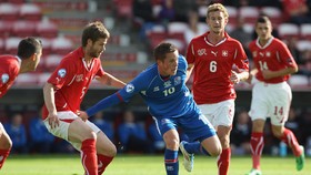 Doa Sigurdsson di Balik Laga Perdana Islandia