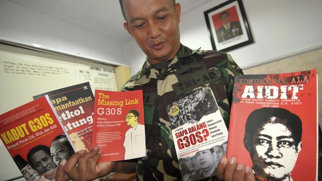 Aksi aparat memberangus buku-buku yang dianggap kiri, tidak jelas. Ada buku yang sebenarnya berisi dukungan terhadap pemerintah, tapi ikut ditarik juga.