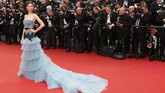 Baju-baju Menawan di Karpet Merah Cannes Berbagai baju menawan hadir di festival film bergengsi ini. Mulai dari long dress hingga celana monokrom tampil di red carpet Cannes Film Festival 2016.
