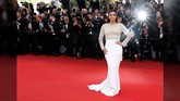 Baju-baju Menawan di Karpet Merah Cannes Berbagai baju menawan hadir di festival film bergengsi ini. Mulai dari long dress hingga celana monokrom tampil di red carpet Cannes Film Festival 2016.