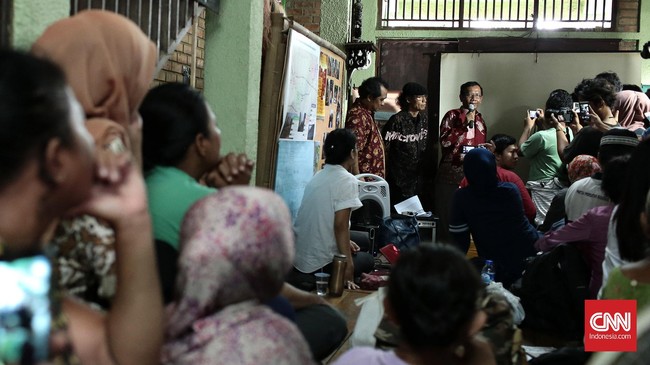Kuasa hukum warga Bukit Duri, Vera Soemarwi, berpendapat ketidakhadiran Pemprov Jakarta sebagai tergugat ialah bentuk ketidaktaatan pada pengadilan.