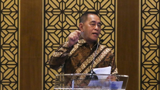 Menteri Pertahanan Ryamizard Ryacudu menganggap kebangkitan PKI itu nyata. Ia meminta semua pihak kembali ke Pancasila yang tak ke kiri dan ke kanan.