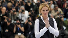Julia Roberts 'Menyusut' ke Layar Kaca