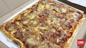 Sensasi Makan Pizza Berukuran Sentimeter hingga Inchi