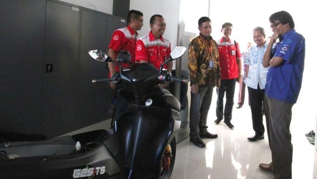 PT Telkom Indonesia (Persero) Tbk memesan 5.000 unit skuter listrik produksi Institut Teknologi Sepuluh November (ITS) Surabaya