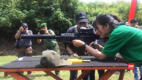 Menguji Dua Senapan Baru Andalan PT Pindad