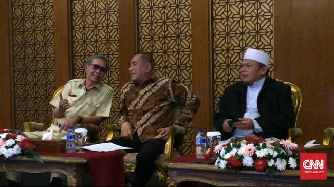 Menteri Pertahanan Ryamizard Ryacudu menuding ada yang hendak membangkitkan kembali Partai Komunis Indonesia secara terselubung.