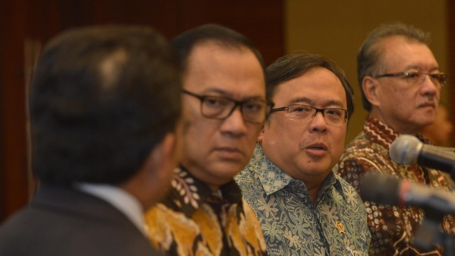Capaian ini tercatat turun dibandingkan dengan periode yang sama tahun lalu, yakni Rp533,4 triliun atau 30,3 persen dari target APBN 2015.