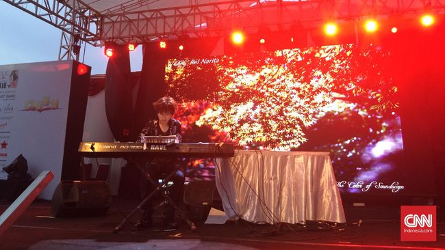 Musisi jazz asal Jepang, Rei Narita, kembali menginjakkan kaki di Indonesia untuk kali kelima. Ia tampil di Festival Tradisional Jepang Ennichisai.