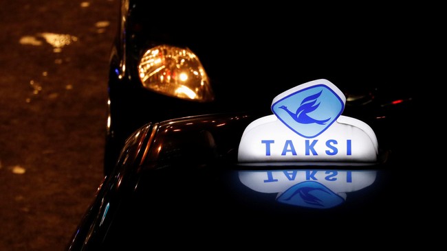 Blue Bird tidak membantah informasi soal pengembangan pengoperasian taksi listrik. Kabarnya taksi listrik itu diimpor dari China.