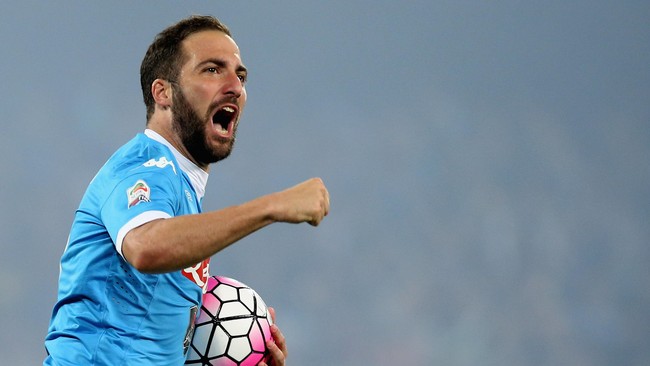 Keputusan Juventus membeli Gonzalo Higuain dengan transfer 90 juta euro membuat striker Argentina itu menjadi pesepakbola termahal ketiga di dunia.