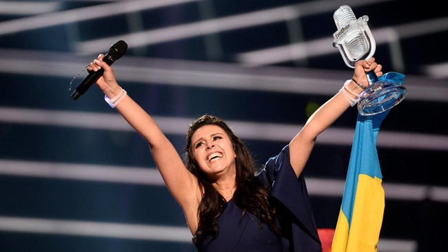Rusia menganggap kemenangan penyanyi asal Ukraina dalam Eurovision telah dipolitisir lantaran menyanyikan lagu yang menyindir pencaplokan Crimea.