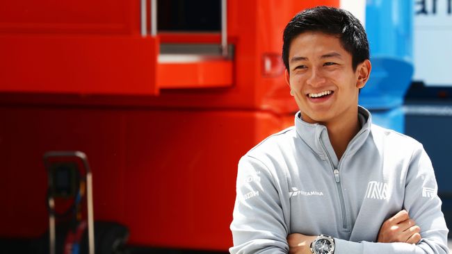Manajer Bantah Rio Haryanto Diminati Renault Rumor Renault berminat merekrut Rio Haryanto muncul setelah pebalap 23 tahun itu unggul dalam voting tentang pebalap yang pantas memperkuat Renault di F1 2017.