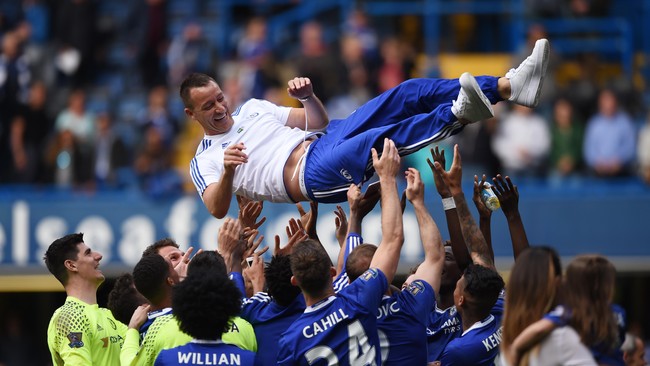 Manajer Chelsea Antonio Conte menilai John Terry tetap layak menjadi kapten The Blues baik ketika bermain ataupun tidak.