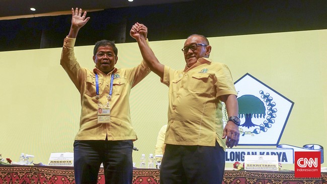 Idrus sebagai sekjen, Nurdin Halid Ketua Harian dan Joppy Kardinal sebagai Bendahara Umum dianggap orang Ical yang berada di posisi penting partai saat ini.