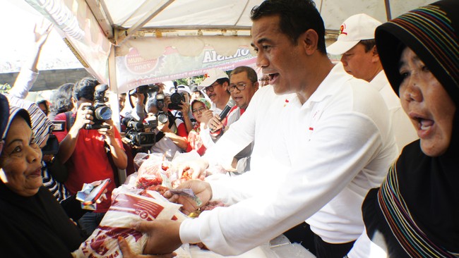Menteri Pertanian Amran Sulaiman mengaku terus memantau dan melakukan inspeksi ke lapangan atas perkembangan harga daging menjelang lebaran tahun ini.