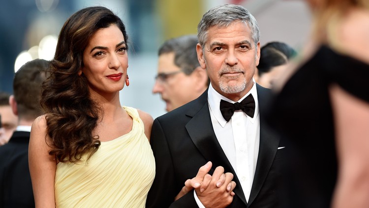 George dan Amal Clooney menghabiskan 90 ribu poundsterling atau setara Rp1 triliun untuk membangun rumah-rumahan buat anak kembar mereka, Bun.